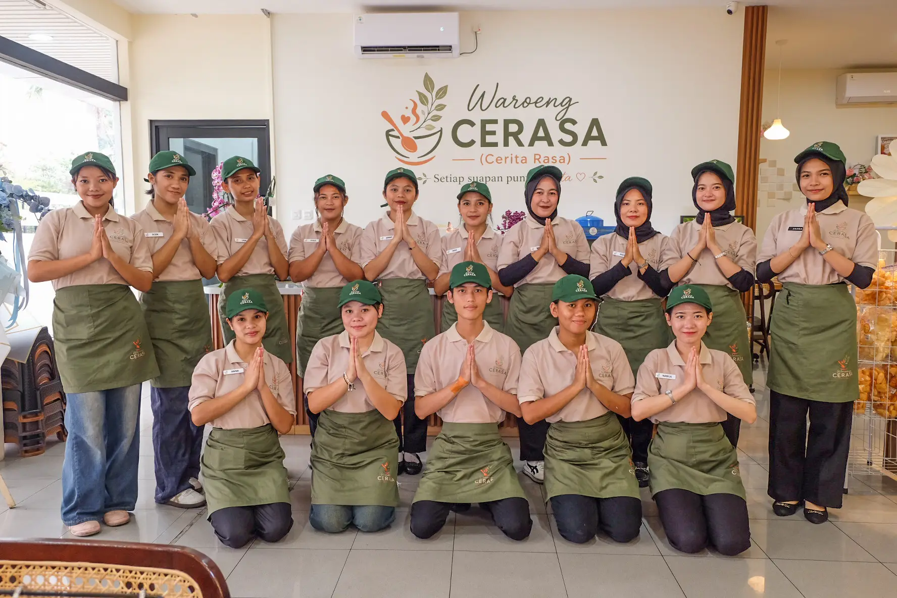 Staff ramah di resto Cerasa Puri Jakarta Barat