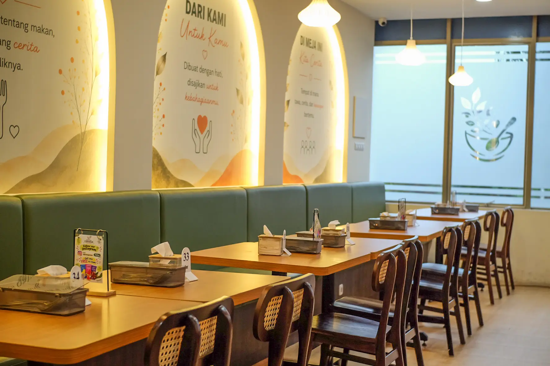 Suasana interior resto Cerasa Puri Jakarta Barat